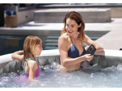 Intex Pure Spa Greywood Deluxe Opblaasbare Spa - 6 Persoons 17 Intex Pure Spa Greywood Deluxe Opblaasbare Spa - 6 Persoons -Intex || Bestway || EXIT TOYS Winkel 28442 inuse2 2020 300 1